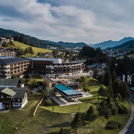 A-Rosa Ifen Hotel Kleinwalsertal Hirschegg (Vorarlberg) Exterior foto Aerial view of the resort