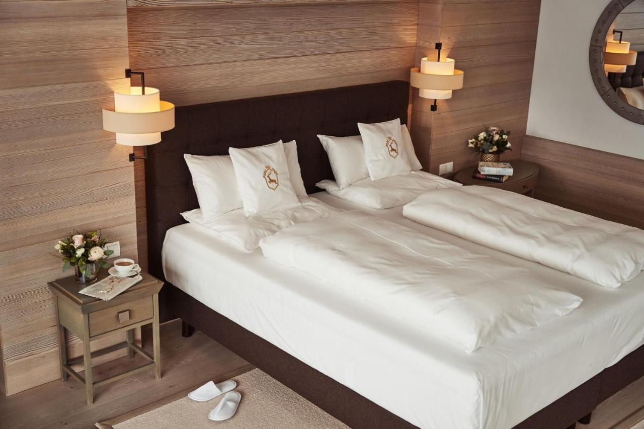 A-Rosa Ifen Hotel Kleinwalsertal Hirschegg (Vorarlberg) Exterior foto A bed with two mattresses