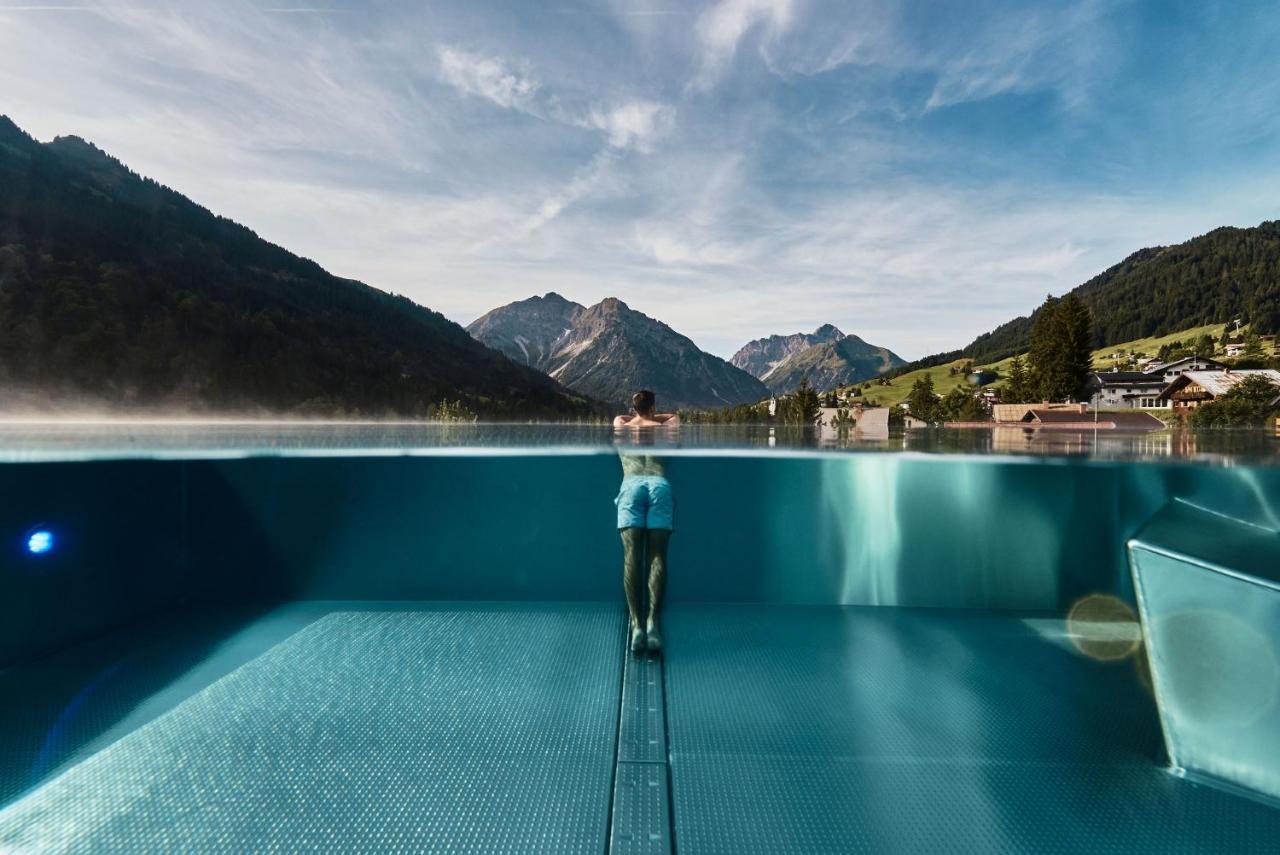 A-Rosa Ifen Hotel Kleinwalsertal Hirschegg (Vorarlberg) Exterior foto The Sky Pool