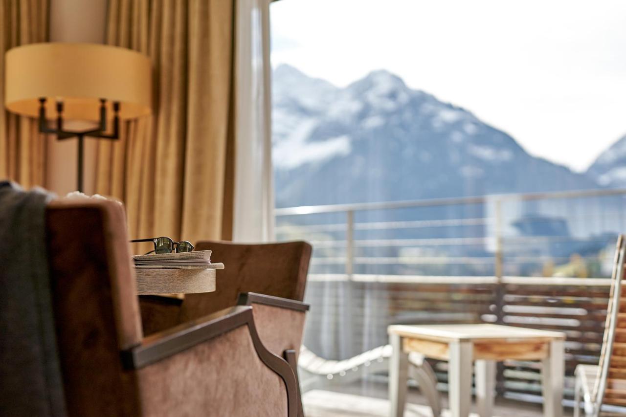 A-Rosa Ifen Hotel Kleinwalsertal Hirschegg (Vorarlberg) Exterior foto A room at the Hotel Axelmannstein