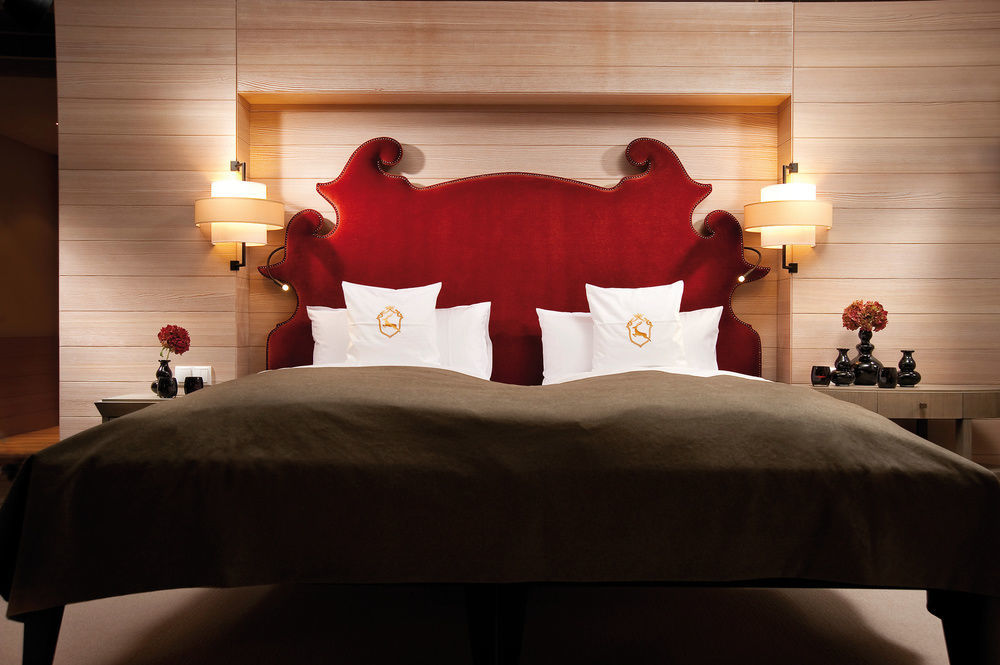 A-Rosa Ifen Hotel Kleinwalsertal Hirschegg (Vorarlberg) Exterior foto A bedroom at the Mandarin Oriental, Munich