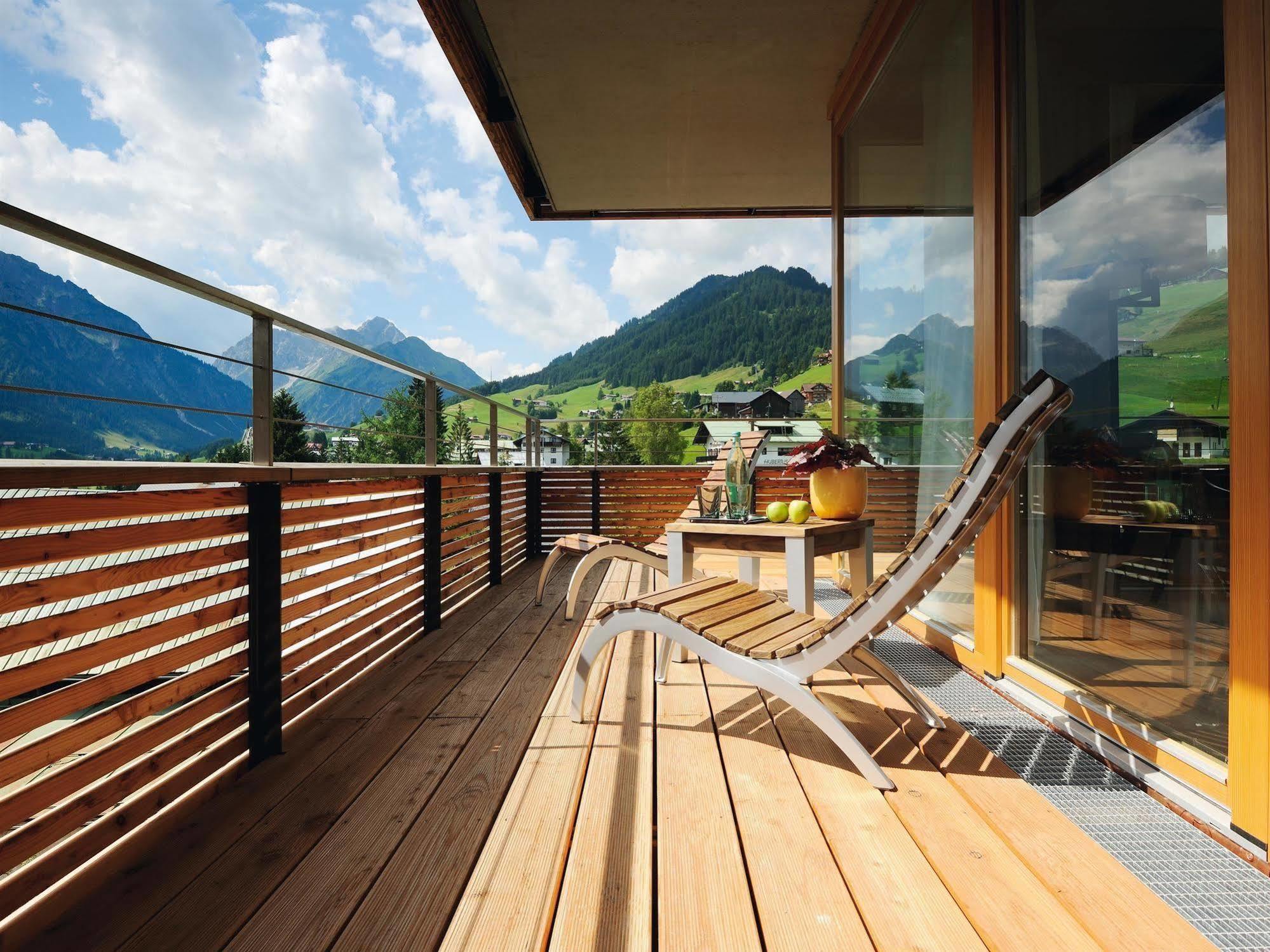 A-Rosa Ifen Hotel Kleinwalsertal Hirschegg (Vorarlberg) Exterior foto A balcony