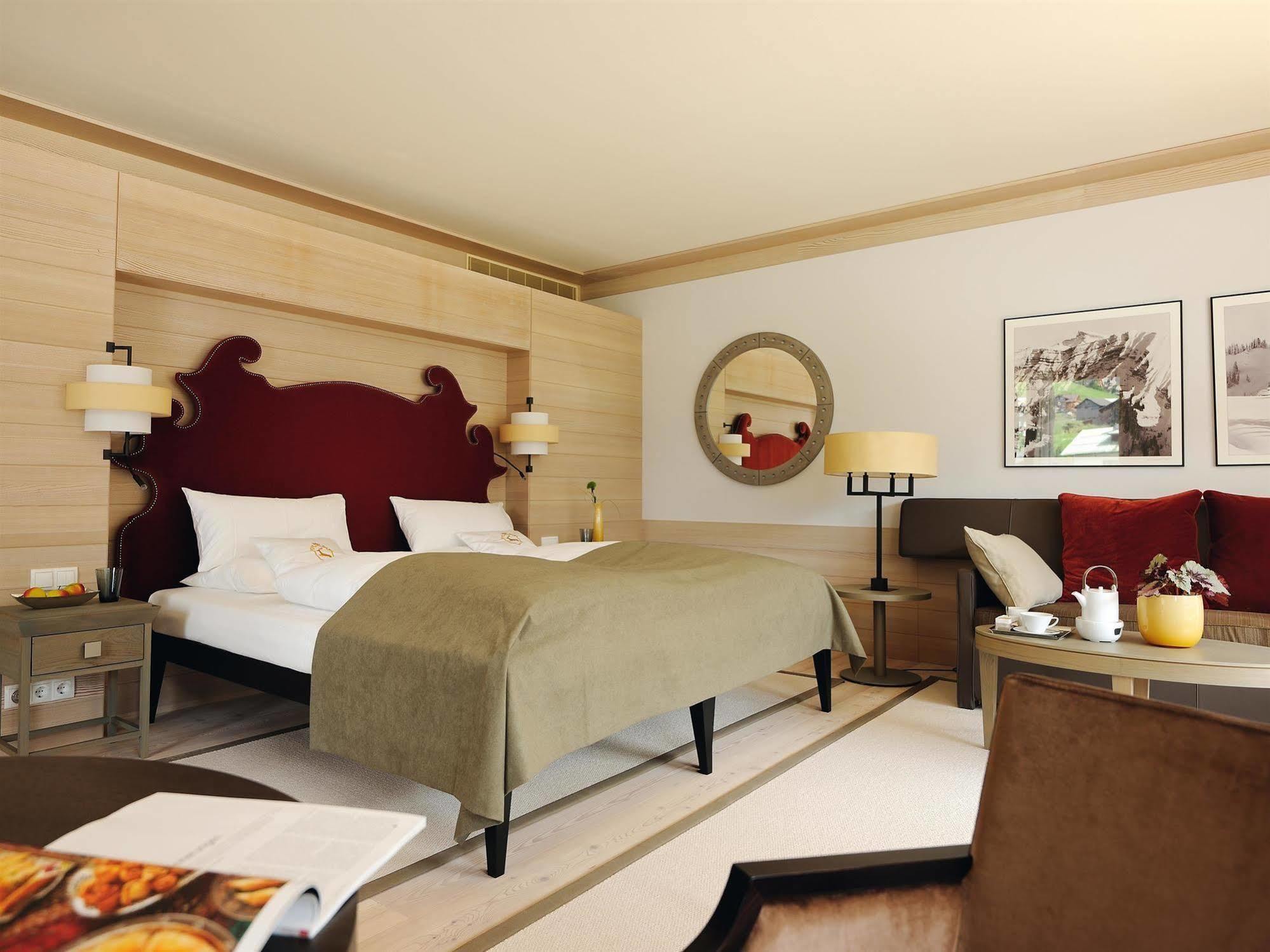 A-Rosa Ifen Hotel Kleinwalsertal Hirschegg (Vorarlberg) Exterior foto A room at the Hotel de Crillon
