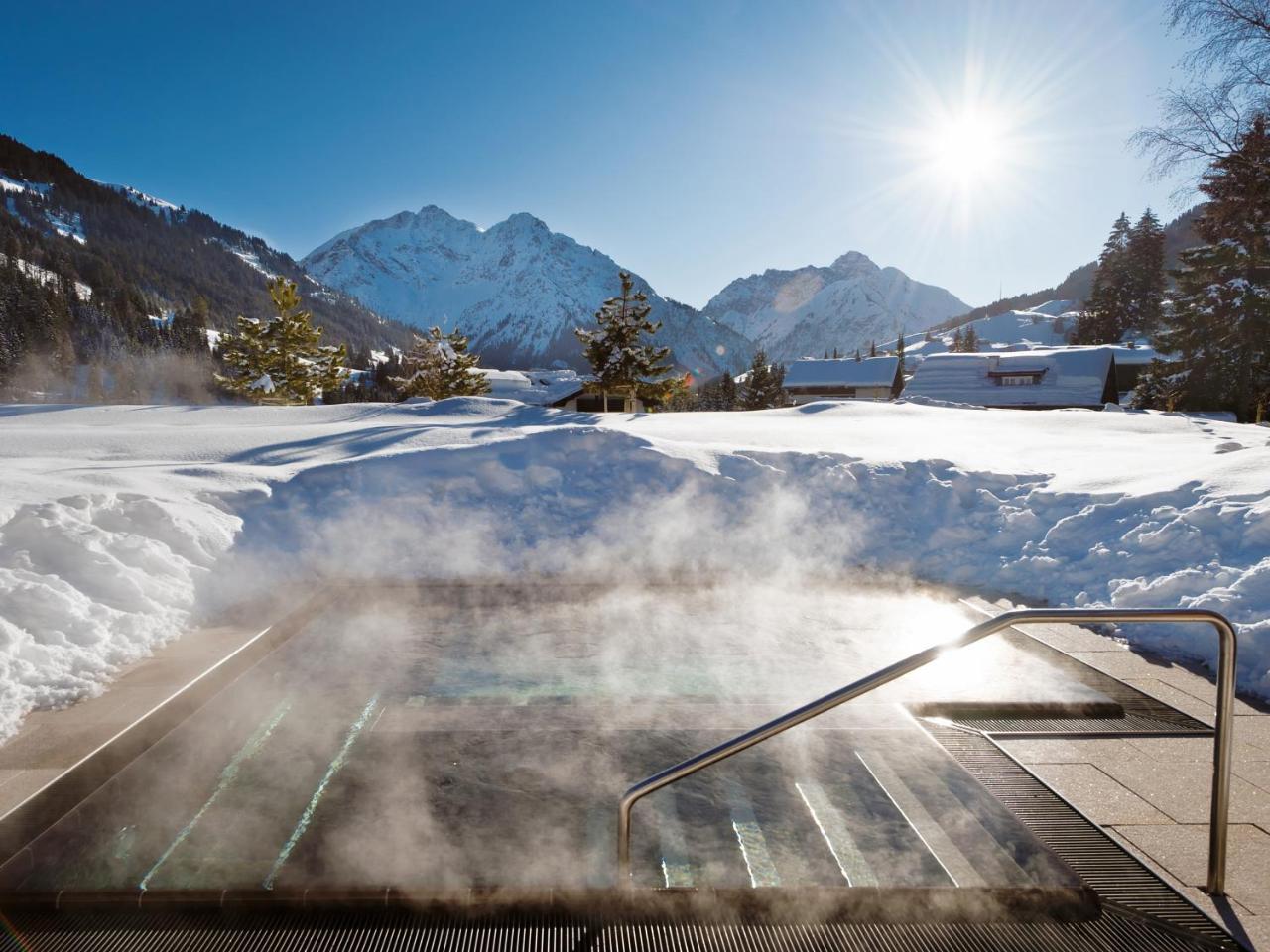 A-Rosa Ifen Hotel Kleinwalsertal Hirschegg (Vorarlberg) Exterior foto The outdoor area
